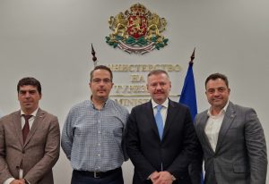 Intel дебютира процесори от серия Core Ultra 200V, Lenovo ще представи нови устройства с възможност за изкуствен интелект по-късно тази седмица · TechNode