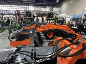 Китайски учени постигнаха пробив в безопасността при натриево-йонни батерии със самозащитен електролит