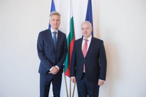 Китайският регулатор се придвижва към стандартизиране на показателите за взаимни фондове