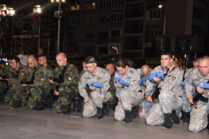Неочаквана танцова битка в Юнан! Швейцарски пътешественик срещу сладки местни деца
