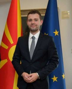 Японският релси, монтиран на кораба, удря целта на дълги разстояния в ключов тест