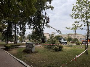 Швейцарски блогъри зашеметени от гледките към планината Шишан и езерото Дианчи