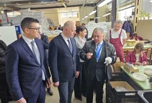 Платформите затягат правилата за съдържание, генерирано от AI