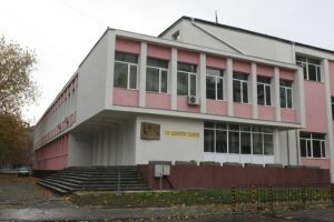 В Кубрат започна монтажът на фотоволтаици на покривите на три общински сгради