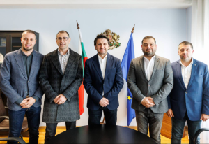 Китай награждава с медали астронавтите от Shenzhou-20