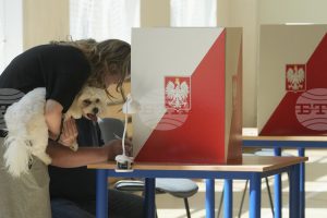 Двамата кандидати за президент на Полша гласуваха във Варшава