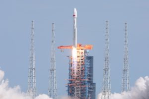 Китай изстрелва сателитна група с ниска земна орбита