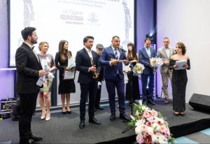 Министър Мирослав Боршош връчи престижната статуетка на Флагман.бг “Личност на годината 2024” в град Бургас