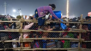 Над 36 мъртви, 50 ранени в Stampede при митинга на индийския актьор-политик Виджай