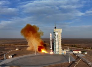 Ракета успешно доставя сателит в орбита