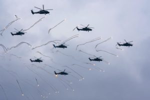 „По-силни крила“: Китайският щурмови хеликоптер Z-20T вълнува в рядка военна демонстрация