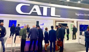 SAIC разширява партньорството си с CATL за смяна на батерии