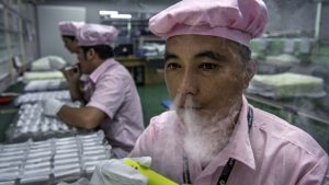 Китай засилва разпоредбите за електронни цигари, за да изпуши несъответствието