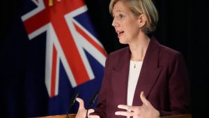 Шефът на централната банка на Нова Зеландия е казал да „стои на пътя си“, след като подкрепи Пауъл от Федералния резерв на САЩ