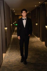 Китайският актьор отхвърля хонорар от 2800 щатски долара, за да бъде спътник в планинското катерене, планира да смени работата си