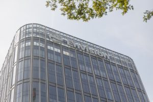 Масивна енергийна станция, управлявана от AI, започва да работи във Вътрешна Монголия