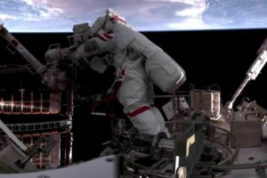 Китайски астронавти с ключово обучение на космическа станция