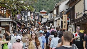 Годината на аутсайдера в Япония: как настроенията срещу чужденците станаха мейнстрийм