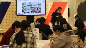 Тийнейджърите в Япония трябва да подобрят медийната си грамотност, да изучават дезинформацията