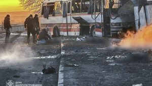 Ударът на руски дрон срещу автобус уби най-малко 15 миньори, докато Киев обявява нови преговори