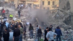 Спасители търсят оцелели след срутване на сграда, което уби най-малко 5 души в Ливан