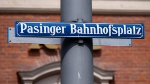 В Германия жена ухапа железничар, за да премине през затварящите се врати